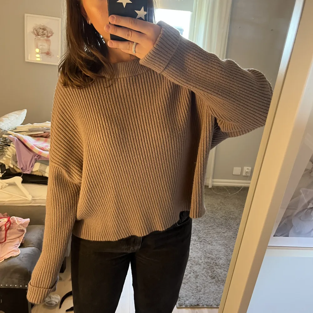 Tröja från bikbok, gillar den väldigt mycket men tycker den är lite oversized för mig💗. Tröjor & Koftor.