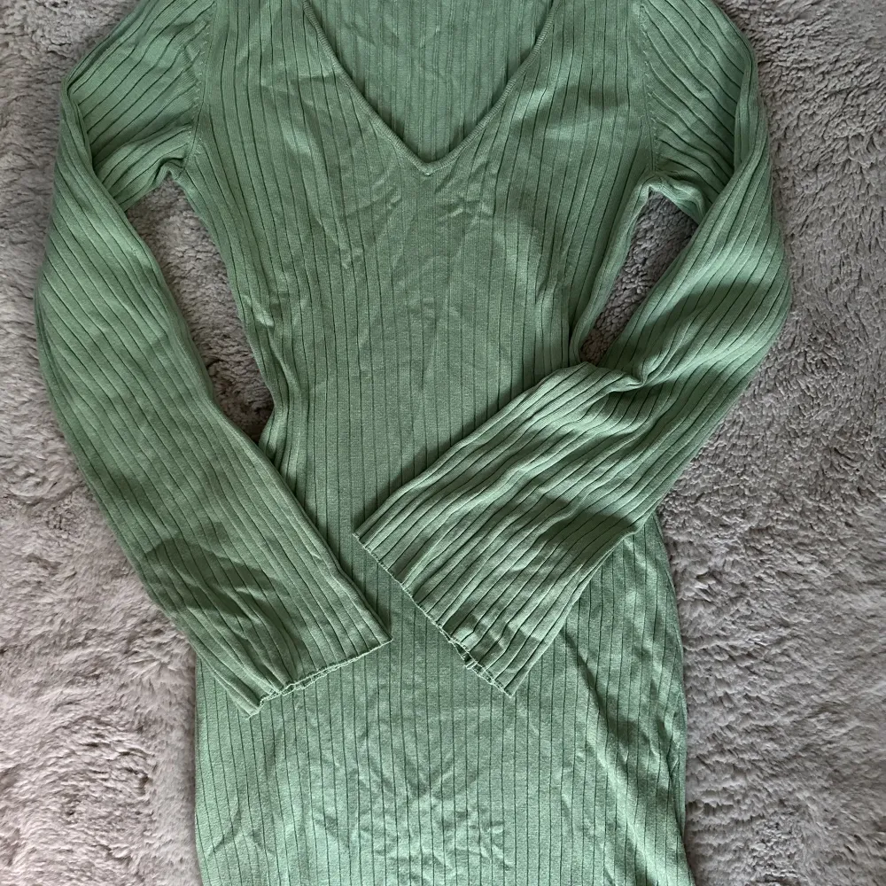 Aldrig använd💕  En jätte fin långklänning med slits längst ner, från Bubbleroom strl Xs. Klänningar.