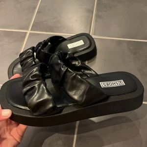 Sandaler - Sandaler från Nelly. Aldrig använda!