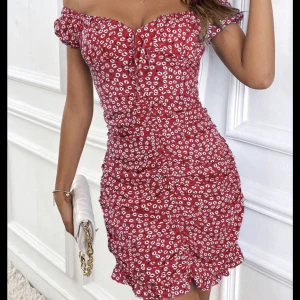 Klänning från shein  - Jättefin klänning från shein i storlek M. Helt ny och aldrig använd 