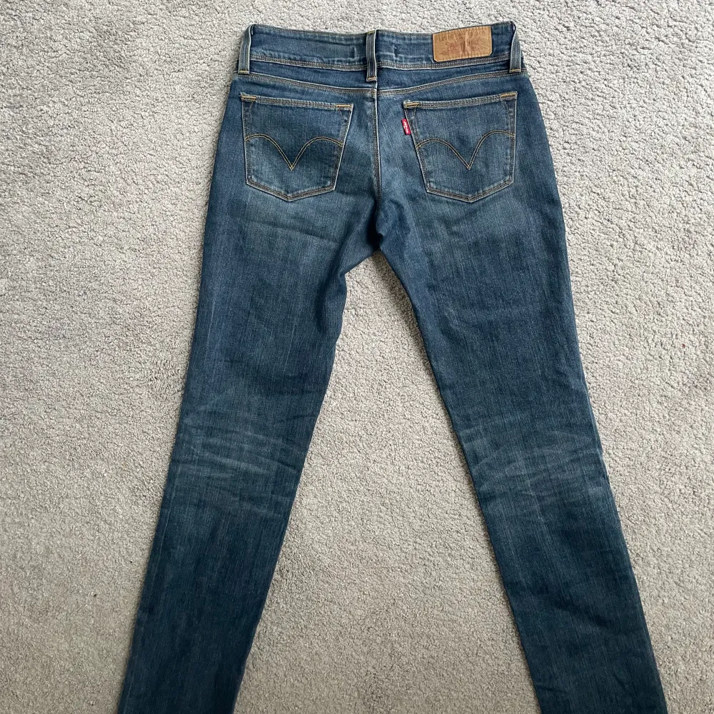Levis jeans i bra skick! Köparen står för frakten ❣️. Jeans & Byxor.