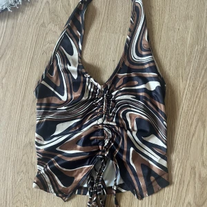 Somrig Topp - Somrig topp i nyskick, storlek XS från Shein! 💕