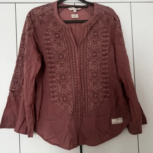 ODD Molly blus Stockholmsstil  - Blus från Odd Molly. Superfint skick, strl: 1 (motsvarar strl: S). 