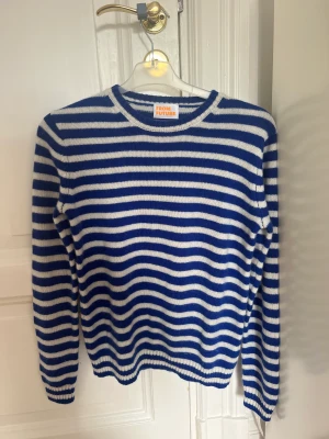 From future tröja  - Säljer denna superfina kasmhir tröja från from future❤️ knappt använd och så cool med det randiga mönstret🤩köpt i deras butik i Paris för ca 1,5 år sedan❤️den är som i nyskick och inte  alls nopprig! Kom med prisförslag✅