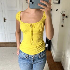 Gul milkmaid topp - Gul milkmaid topp, aldrig använd av mig