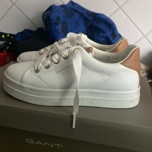 Gant sneakers - Säljer nya sneakers, endast använda en gång❤️ Storlek 36💘Orginal pris: 1500kr💕