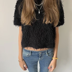 Snygg fest topp - Super snygg volangig glittrig topp från zara. Passar perfekt till middagar och fester! Köpte från barn men passar även på äldre. 🥰🥰