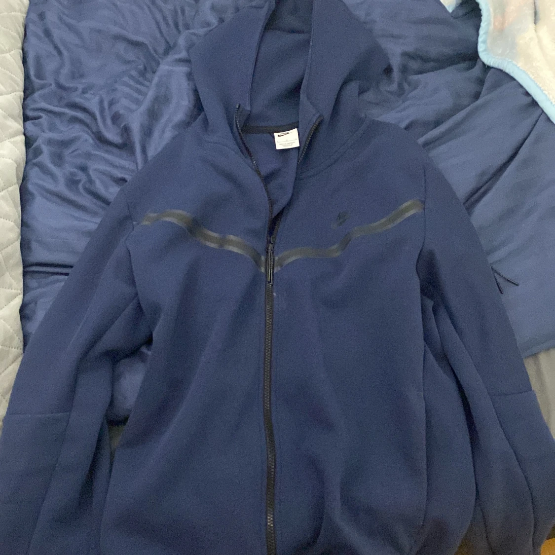 Mörkblå nike tech fleece