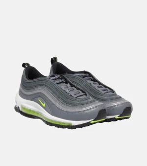 Nike skor - Oanvänd. Finns i storlekar 40-47