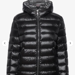 Colmar jacka - Svart colmar jacka! Använd förra vintern ett par fåtal gånger! Nyskick!