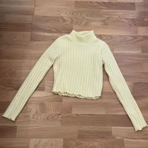 Gul tröja  - Mysig tröja 