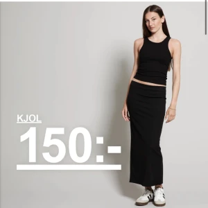 Maxi kjol lager 157 - Kjolen är endast använd 1 gång men tyvärr för kort för mig (172) och säljes därav. Kan gå ner i pris vid snabb affär🤍✨✨