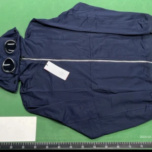 CP company hoodie  - CP company hoodie med glasögon bra skick är S men passar mera som M