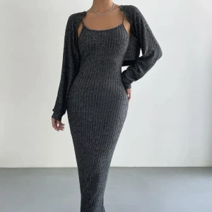 Klänning/set - Fin skön klänning med en tillhörande kofta/tröja, jätte skönt material använd fåtal gång 