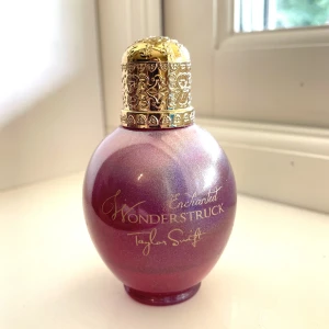 Taylor SwiftWonderstruck Enchanted EdP 30 ml - Taylor Swift Wonderstruck Enchanted EdP 30 ml.  Endast testad en gång. Nypris ca 295kr