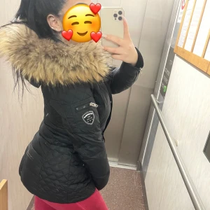 Rock and blue  - Använt den ett par gånger pågrund av att jag har en annan jacka nu. Den är varm och formar kroppen väldigt fint