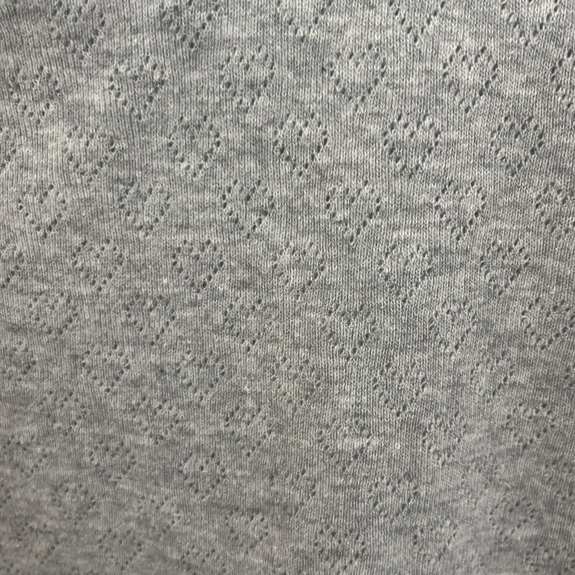 Oanvänd grå t-shirt - 90