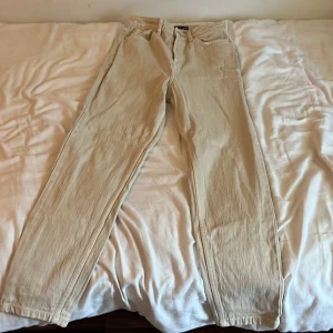 Jeans - Den är jättefin de är helt nya.