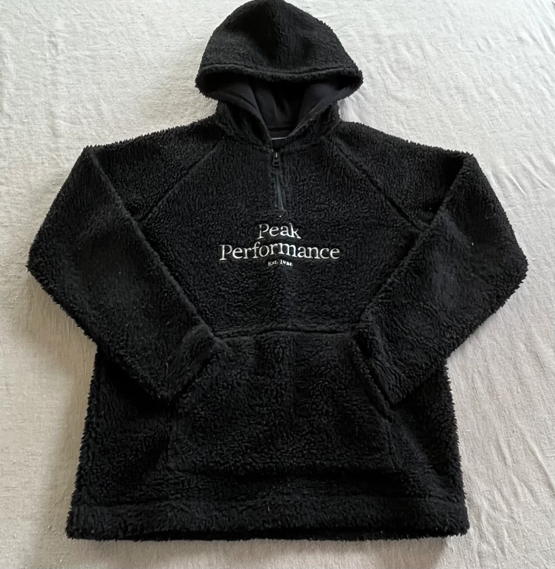 Pile hoodie från Peak Performance 