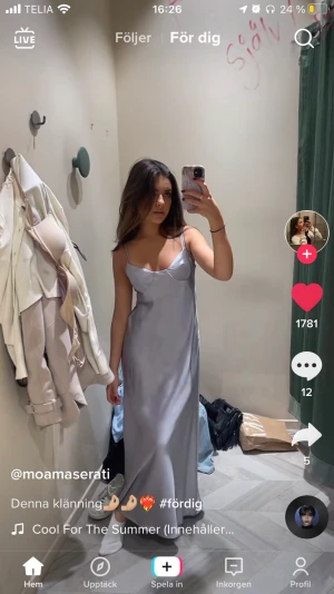 Satinklänning - Jättefin ljusblå satinklänning från zara, helt oanvänd och lappen kvar! Storlek Xs