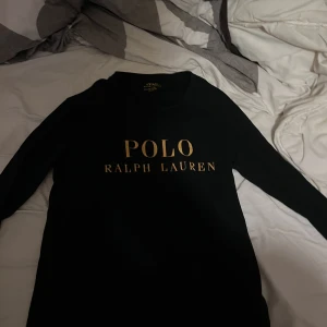 Polo ralphlauren long sleeve T-shirt  - Skick 10/10 ny pris 1300