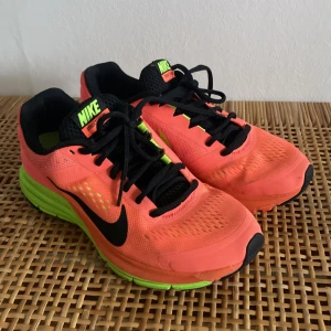 Nike trainers - Nike trainers, knappt använda. Säljer pga kommer inte till användning.