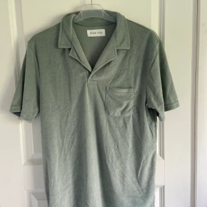 Pier One piké - Fin piké som är helt oanvänd i storlek M. Mycket skönt material. Färg mint grön. 