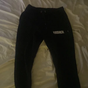 Hoodrich  - Säljer mina hoodrich byxor då jag inte använder dem längre, skriv för mera info❤️