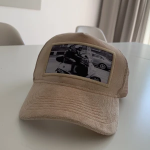 En Beige Emilio Pendenza keps - Beige Emilio Pendenza keps 