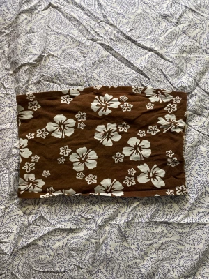 Hawaii tube top  - Brun och vit hawaii tube top storlek M