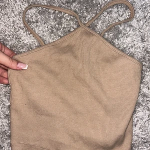 Beige linne xs - Beige linne från Zara Använder inte längre  Jättefint o bra kvalite  Xs