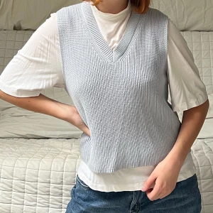 Zara Sweatervest - Ljusblå väst från Zara i storlek M💙