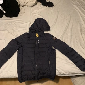 Parajumpersjacka last minute man - Jag vill sälja min parajumper jacka för att jag inte vill ha den längre
