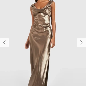 Klänning silkes  - Jätte fin klänning helt oanvänd 