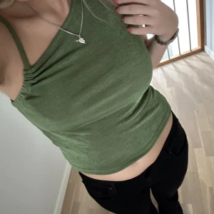 Mango fest topp - Fin topp ifrån mango❤️Stolek L men passar allt mellan S-L beroende på hur man vill att den ska sitta❤️