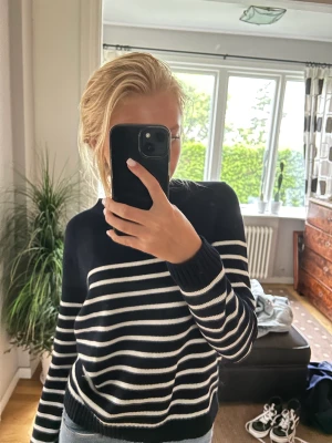 Tröja  - Stickad, randig tröja från zara som ej kommer till användning 