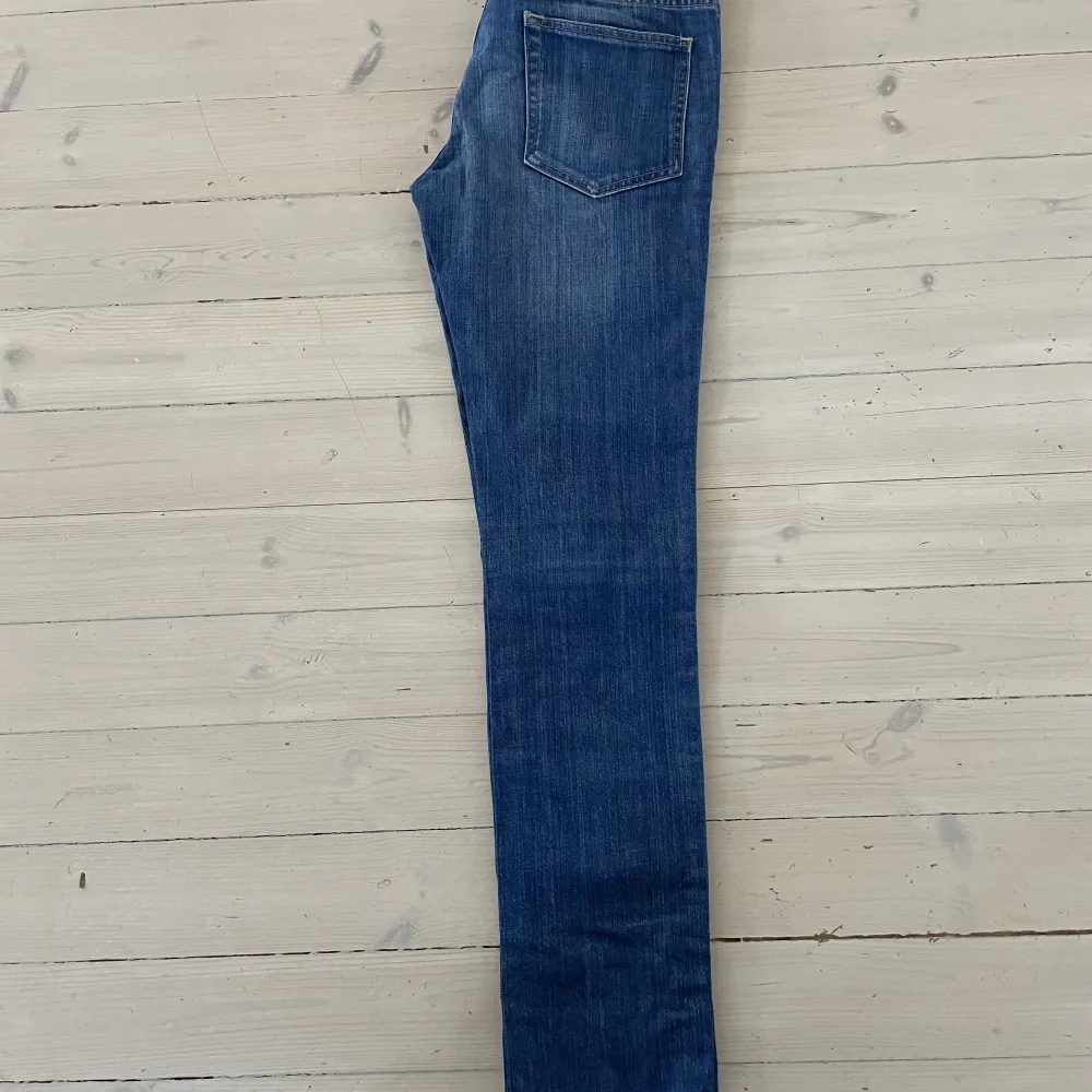 Acne Jeans strl 26/32, 35 x 81 centimeter. Kanonskick. Raka ben och medelhög midja. . Jeans & Byxor.