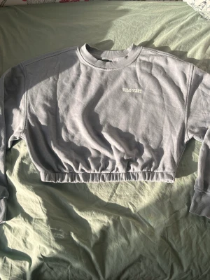 Wild west magtröja barn - Bra skick  Använd fåtal gånger Ny pris 150