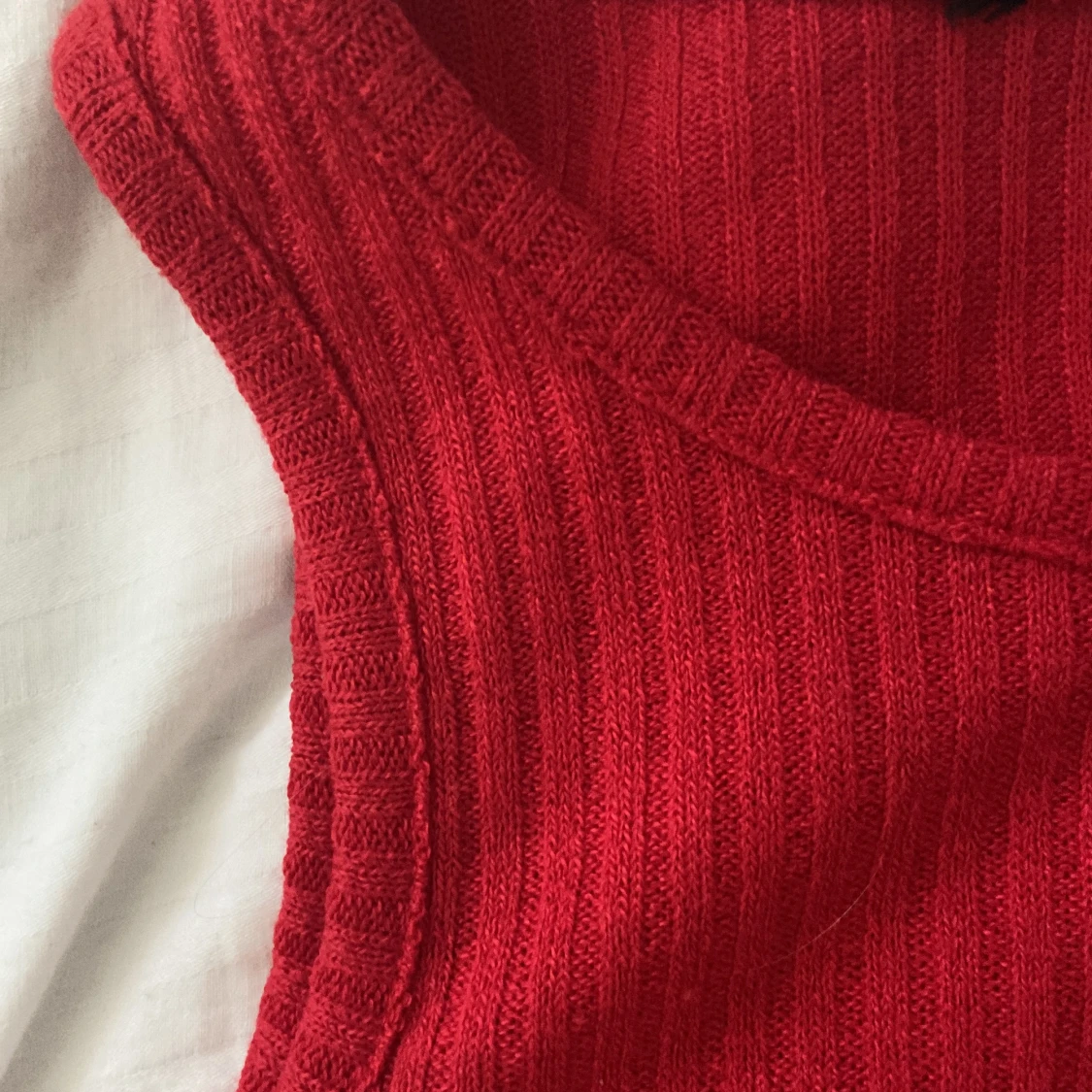 Kort croppat stickat linne  - 91