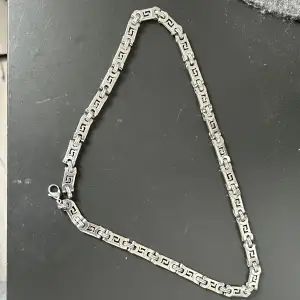 Fint stål halsband färg silver 