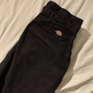 Dickies byxor - Säljer mina workerpants från dickies då de är för stora för mig. Nypris 750