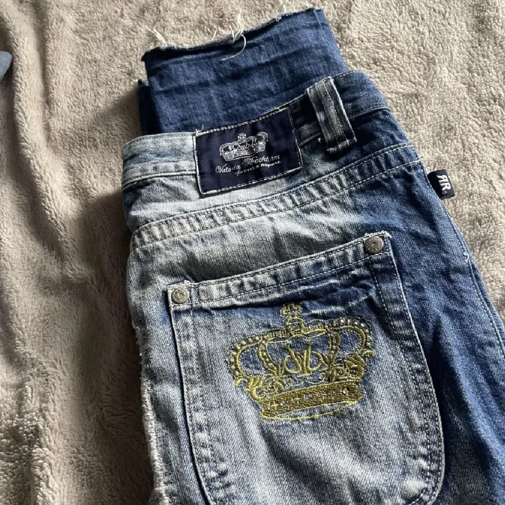 Ett par jättefina Victoria Beckham jeans i fint skick💕 skriv för fler bilder💕 pris kan diskuteras 💕. Jeans & Byxor.