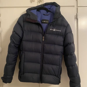 Vinterjacka - Sail racing jacka i str xs, lite tajt på min bror som är ca 1,75, skriv för fler bilder🫶🏻