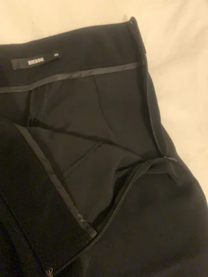 Bikbok kostym byxor  - Aldrig använda då de ej passa.  Kostym byxor utan slits 