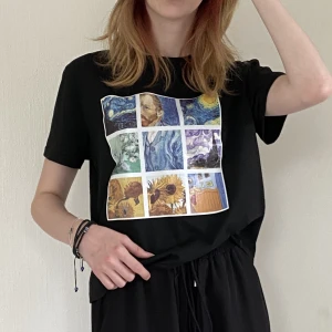 T-shirt - Fin t-shirt i bra skick. På trycket är det Van Gogh målningar. 