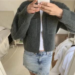 Kofta  - Säljer denna otroligt snygga gröna kofta som är slutsåld 🤍🙏