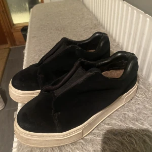 Eytys - Eytys som är väl omhändertagen utanpå men innuti har dom slitits.