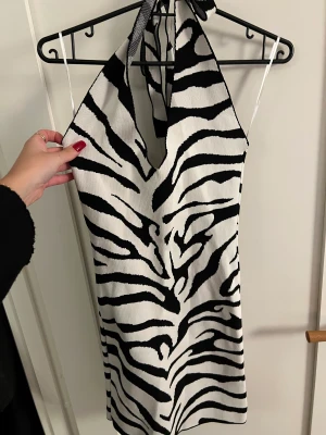 Kläning  - Kläning från Gina Tricot i storlek s 