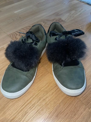 Mörk gröna skor  - I stolrke 38