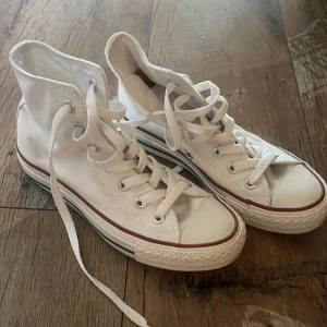 Converse  - Säljer dessa då jag bara använt de ett fåtal gånger 